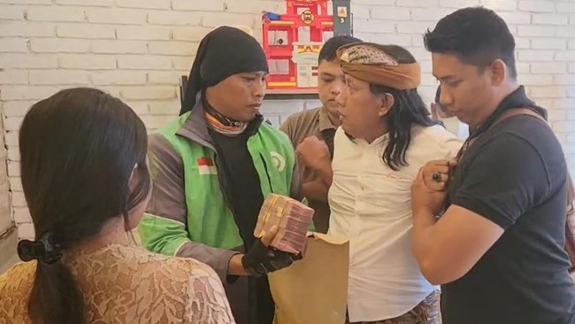 Terjaring OTT Bendesa Adat Berawa yang Diduga Peras Investor 10&nbsp;Miliar