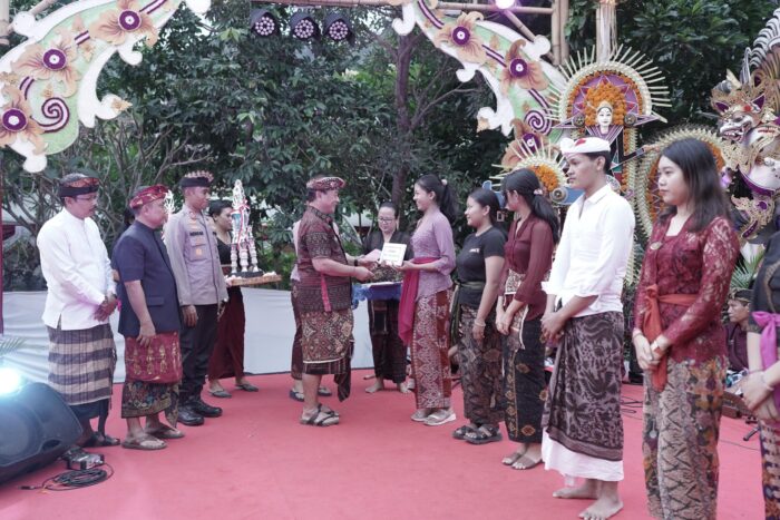 Bupati Gede Dana Tutup Tenganan Pegringsingan Culture Festival&nbsp;2024
