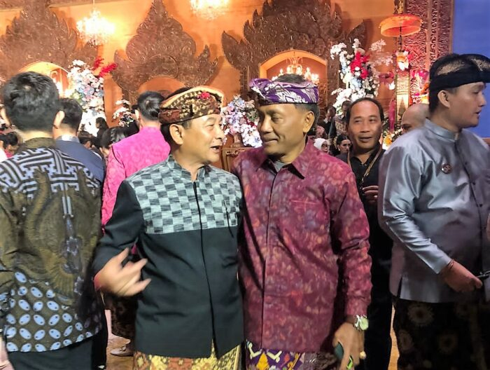 Suyasa-Gede Dana Saling&nbsp;Puji