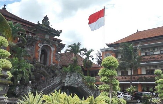 Wow, Pelantikan Anggota DPRD Klungkung 2024-2029 Disiapkan 4 Stel Baju dan Pin Lencana Emas Seharga Puluhan&nbsp;Juta