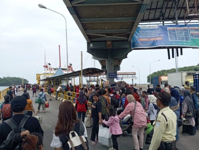 Arus Penumpang di Pelabuhan Padangbai Meningkat Jelang Idul&nbsp;Adha