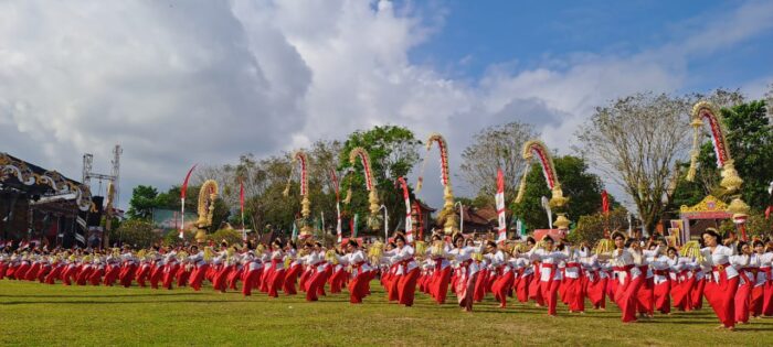 Semarak HUT Kota Amlapura ke-384, Dimeriahkan Peed Agung, Pendet Massal dan Gelaran Seni&nbsp;Budaya
