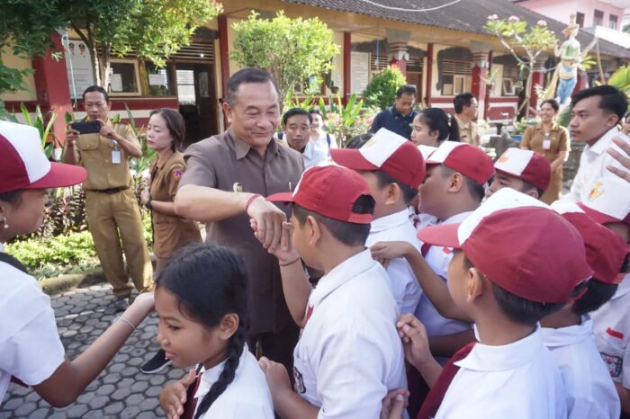 Bupati Gede Dana Hadiri Beragam Bergizi Seimbang dan Aman (B2SA) Goes to&nbsp;School