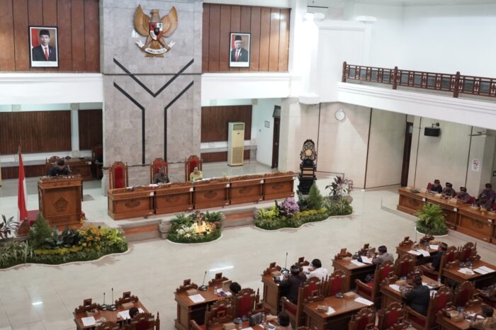 Rapat Paripurna DPRD Buleleng, Ranperda Pertanggungjawaban Pelaksanaan APBD Tahun Anggaran 2023 Resmi Ditetapkan Menjadi Perda 