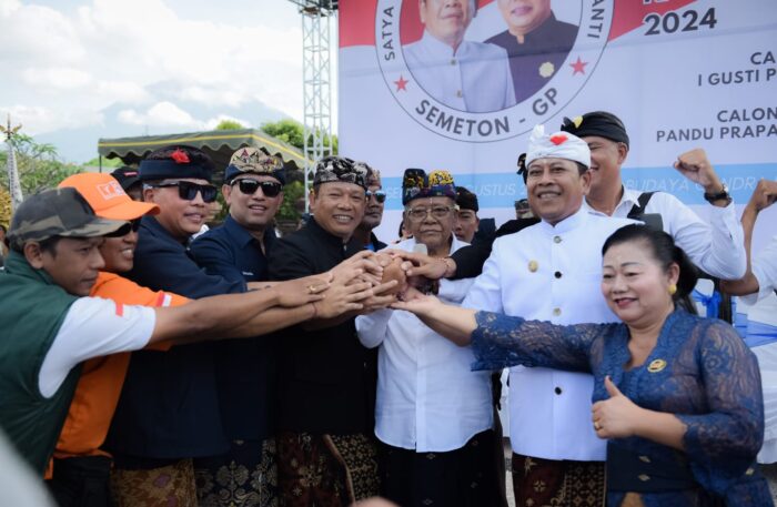 Duo GP, Guspar dan Guru Pandu Pertama Mendaftar di KPU&nbsp;Karangasem