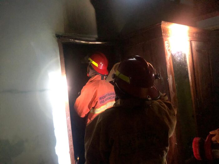 Arus Pendek, Rumah dan Perhiasan Emas Hangus&nbsp;Terbakar